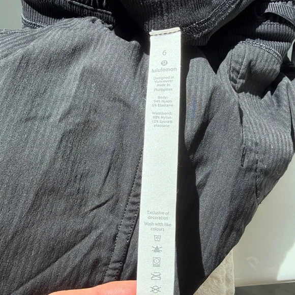 Lululemon Dance Studio Crop *25"
Black Unlined Lounge Pants Joggers Size 6 - Picture 12 of 16